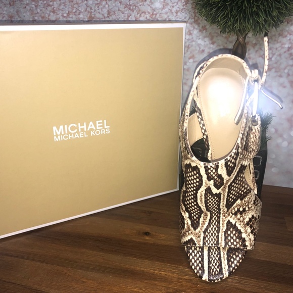 MICHAEL KORS WEDGE SHOES - Picture 4 of 7
